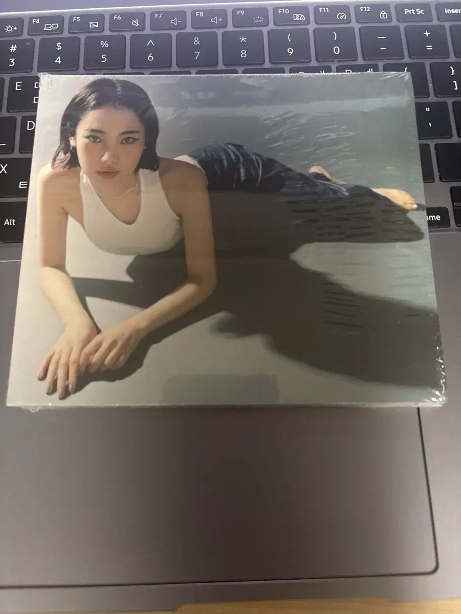 유라 Gaussian CD 미개봉